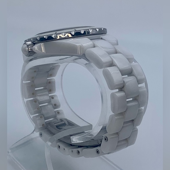 Chanel J12 white ceramic quartz wristwatch. - Picture 2 of 7